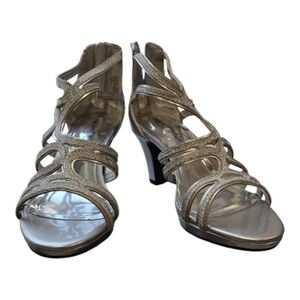 Easy Street Alive Heels Sz 8.5